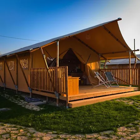 Nice Tent With Swimming Pool *