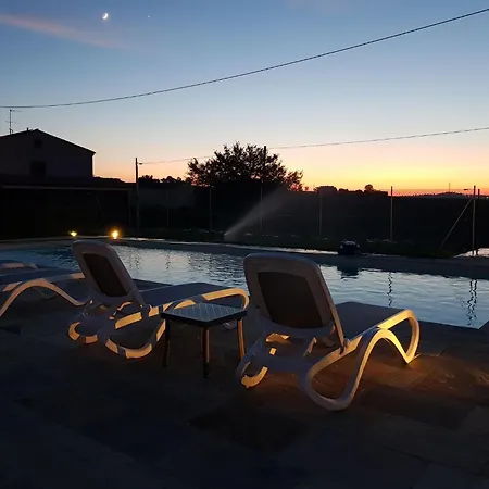 Nice Tent With Swimming Pool Сasa de vacaciones Fermo